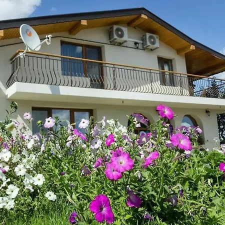 Kъща за гости калимански рай Сasa de vacaciones Kalimantsi