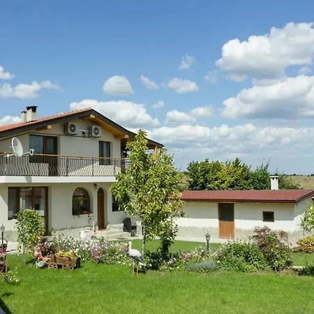 Сasa de vacaciones Kъща за гости калимански рай Kalimantsi